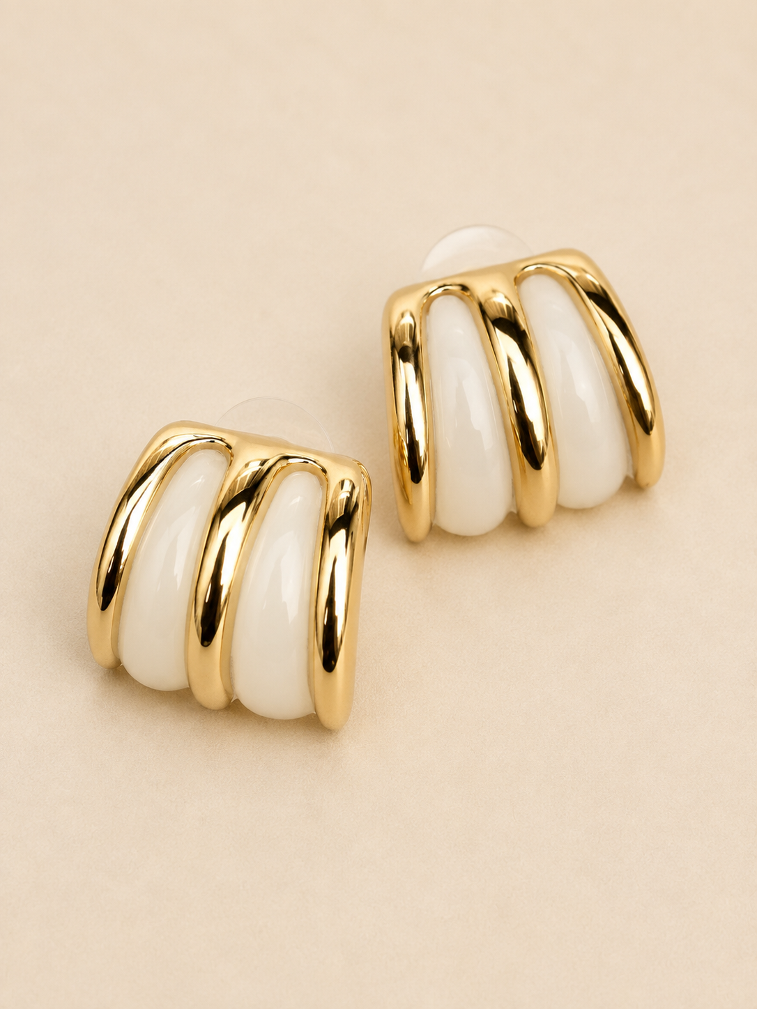 Beyaz Şerit Detaylı Küpe - 14K