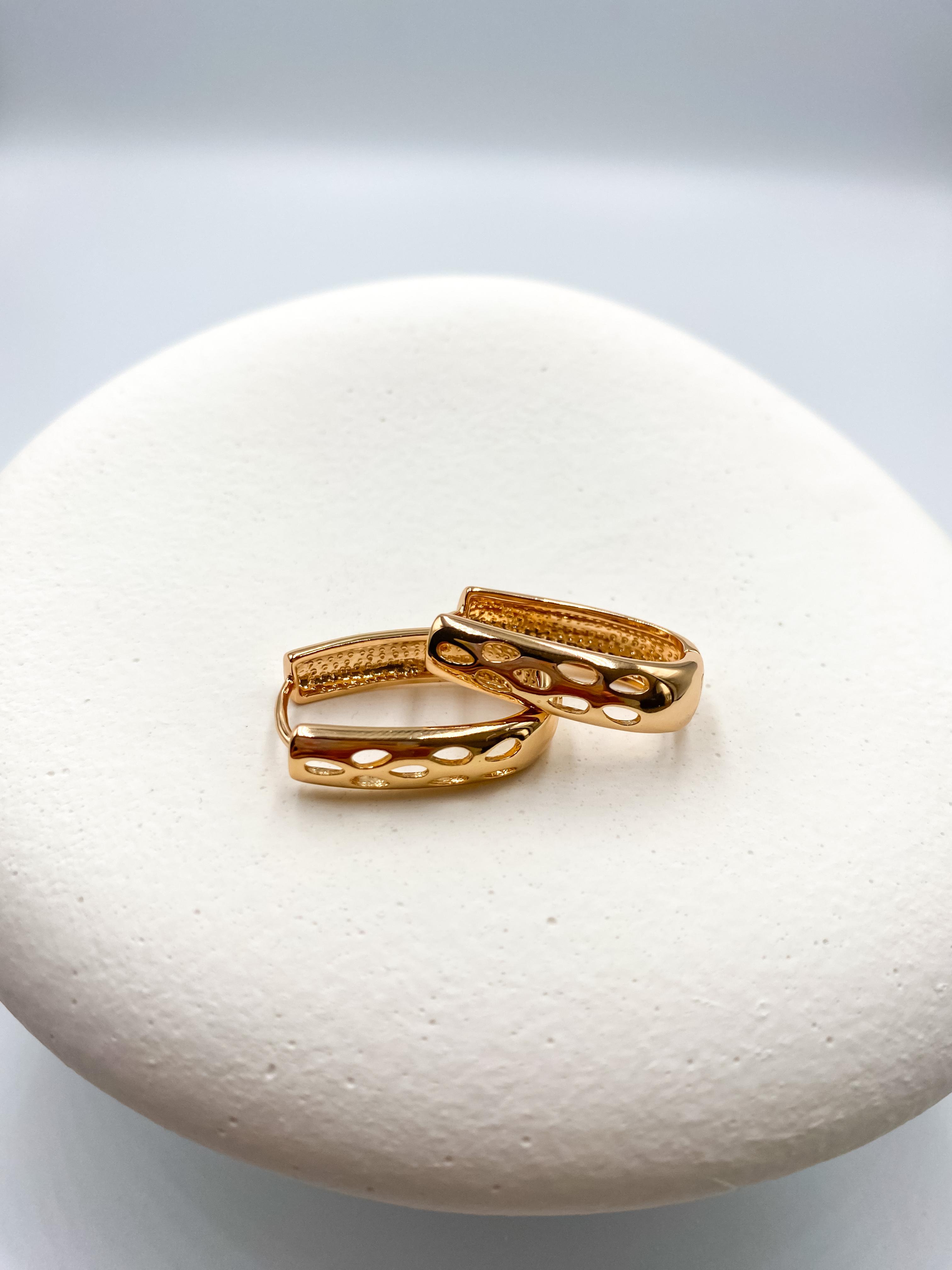 Oval Çift Taraflı Delikli Halka Küpe