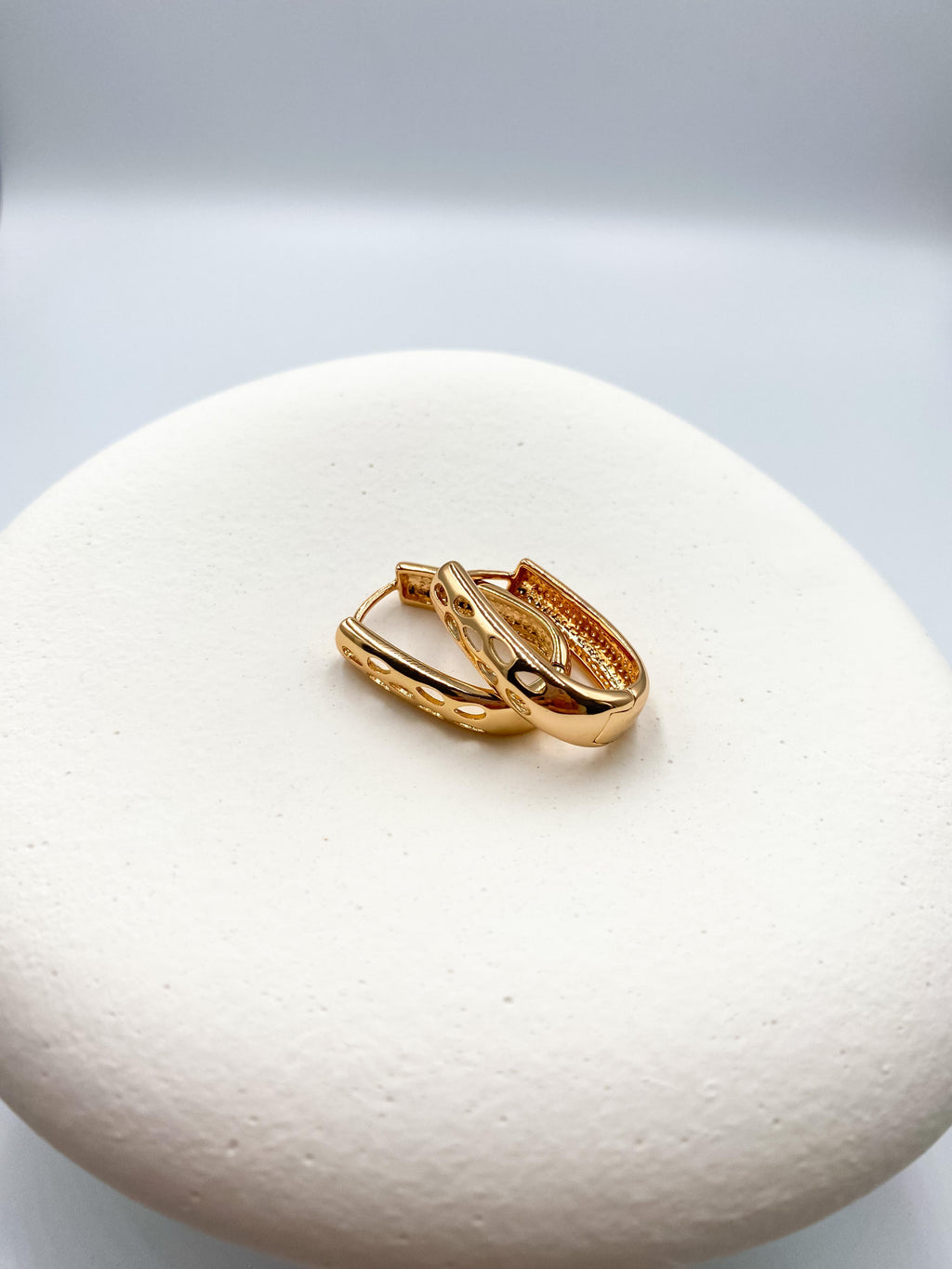 Oval Çift Taraflı Delikli Halka Küpe