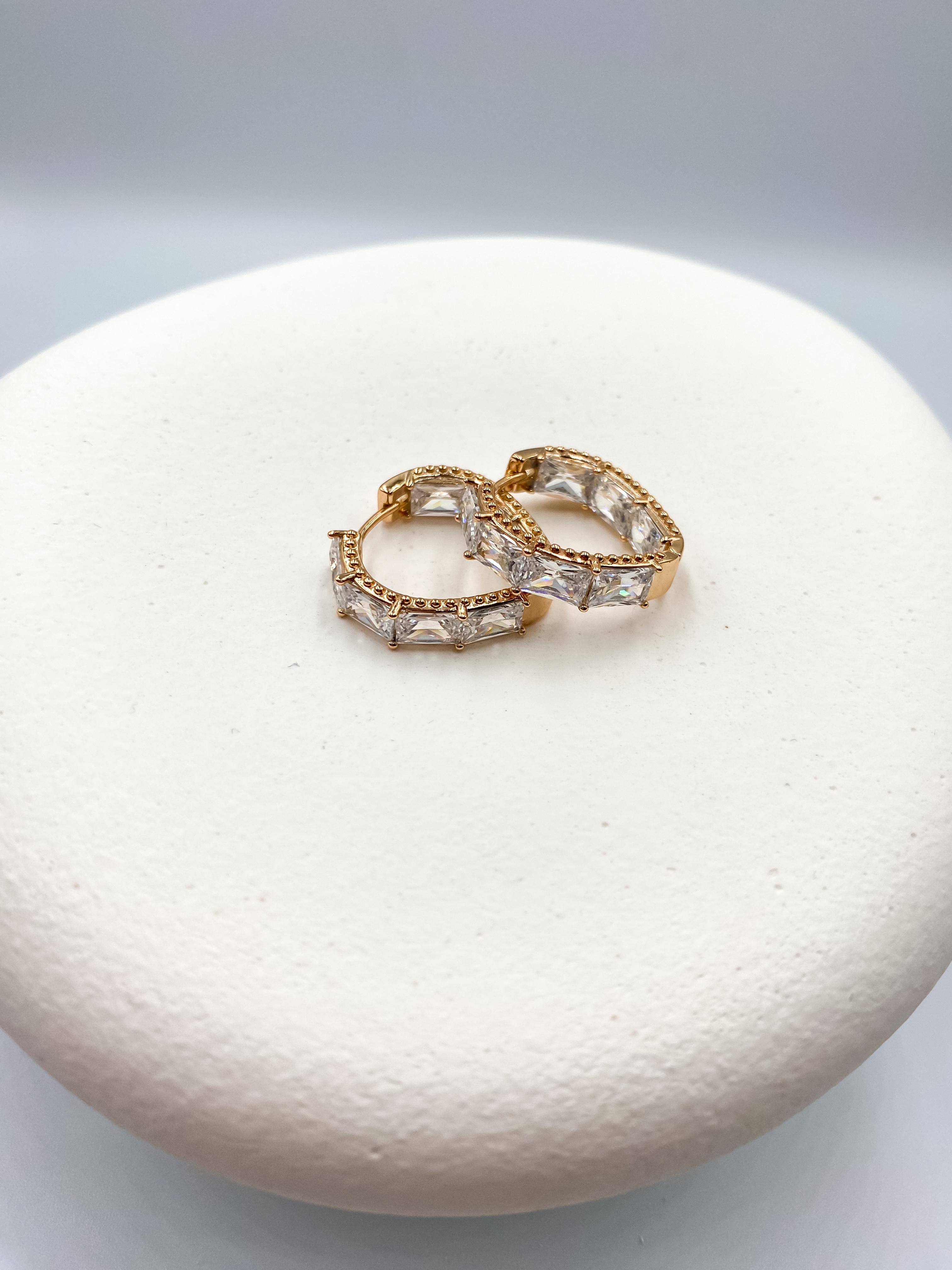 Baget Taşlı Işıltılı Küpe