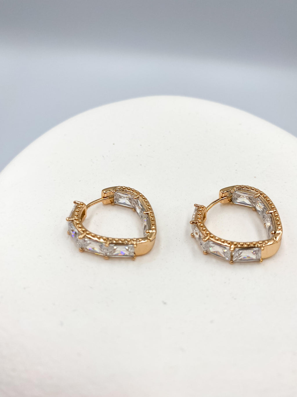 Baget Taşlı Işıltılı Küpe