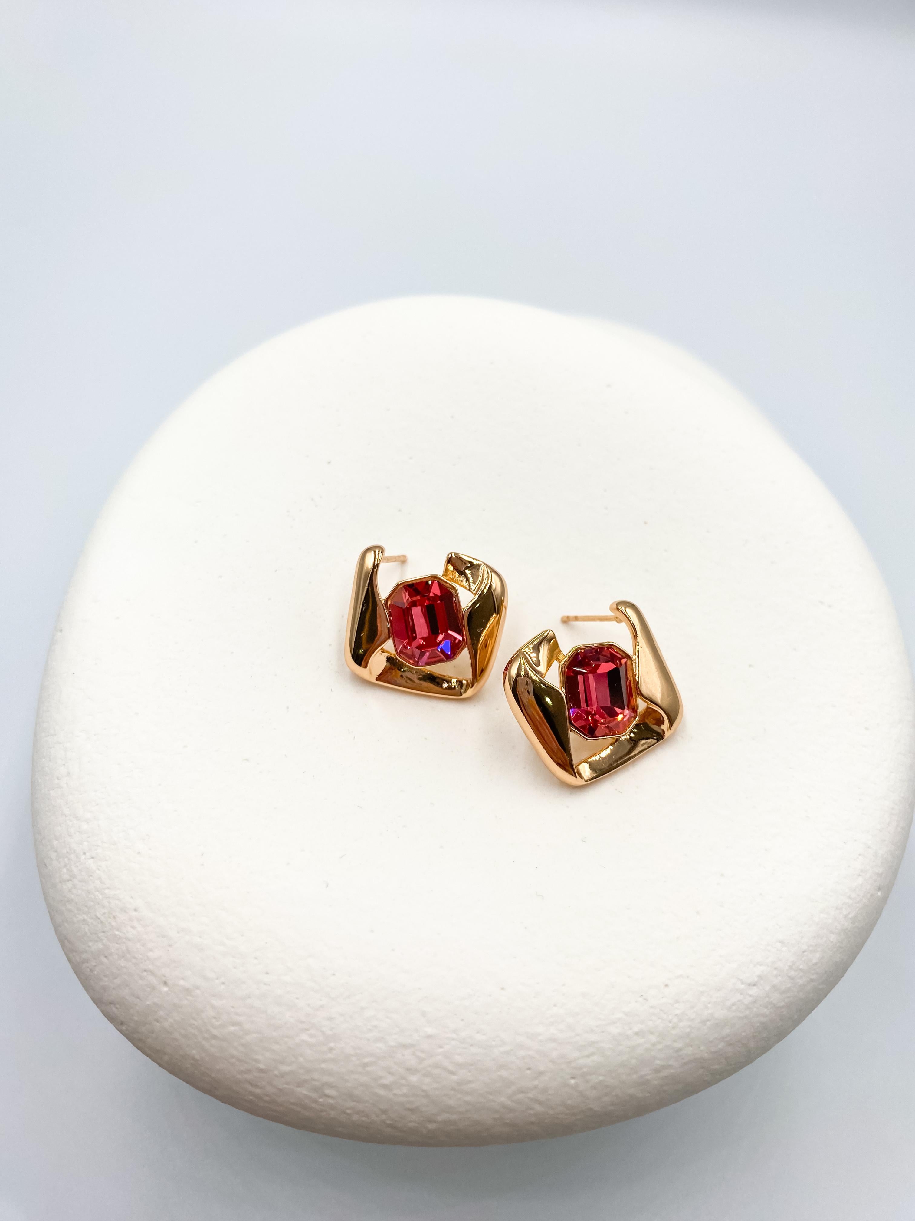 Kırmızı Taşlı Modern Küpe