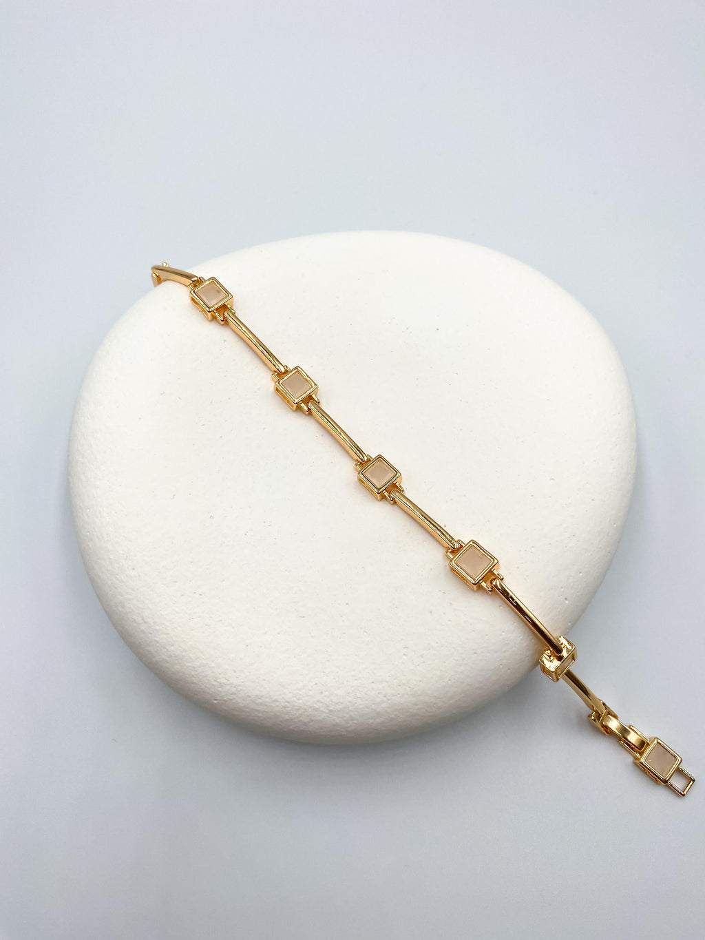 Mat Taş Detaylı Kare Bileklik