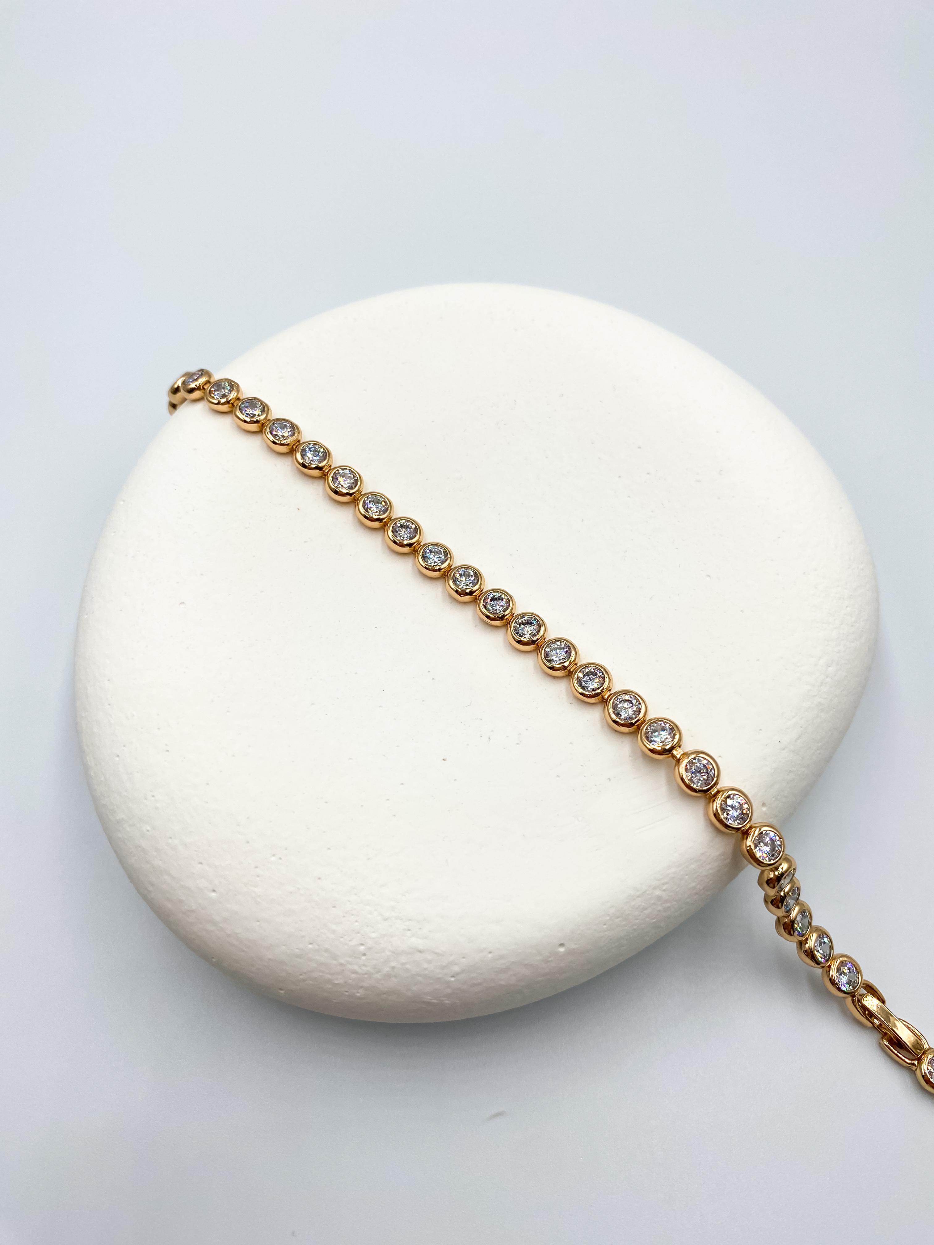 Yuvarlak Taş Sıralı Çelik Bileklik