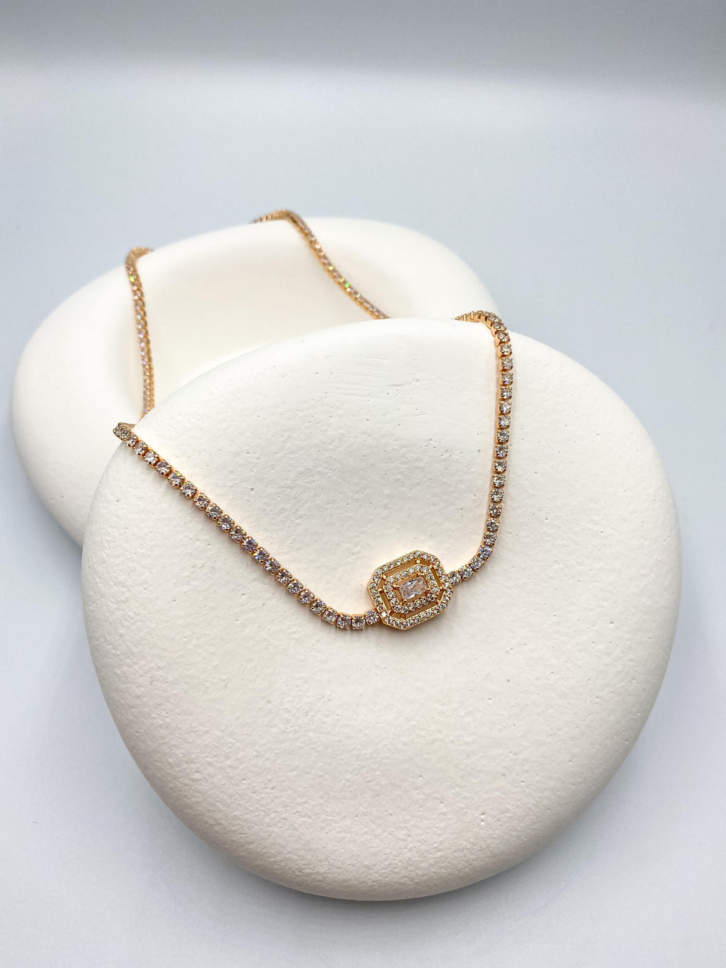 Kare Kesim Tam Taşlı Çelik Kolye