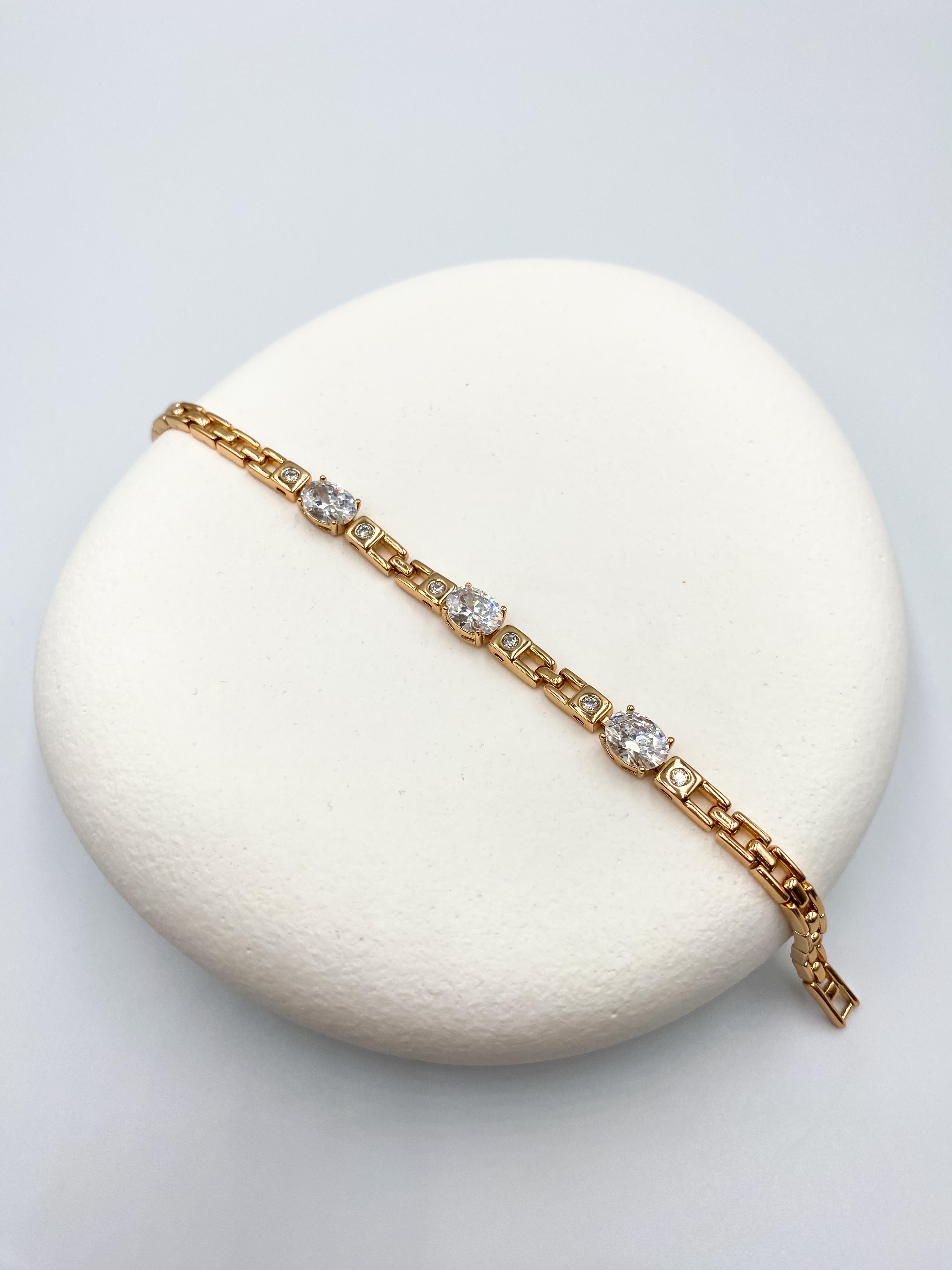 Oval Taş Detaylı Modern Çelik Bileklik