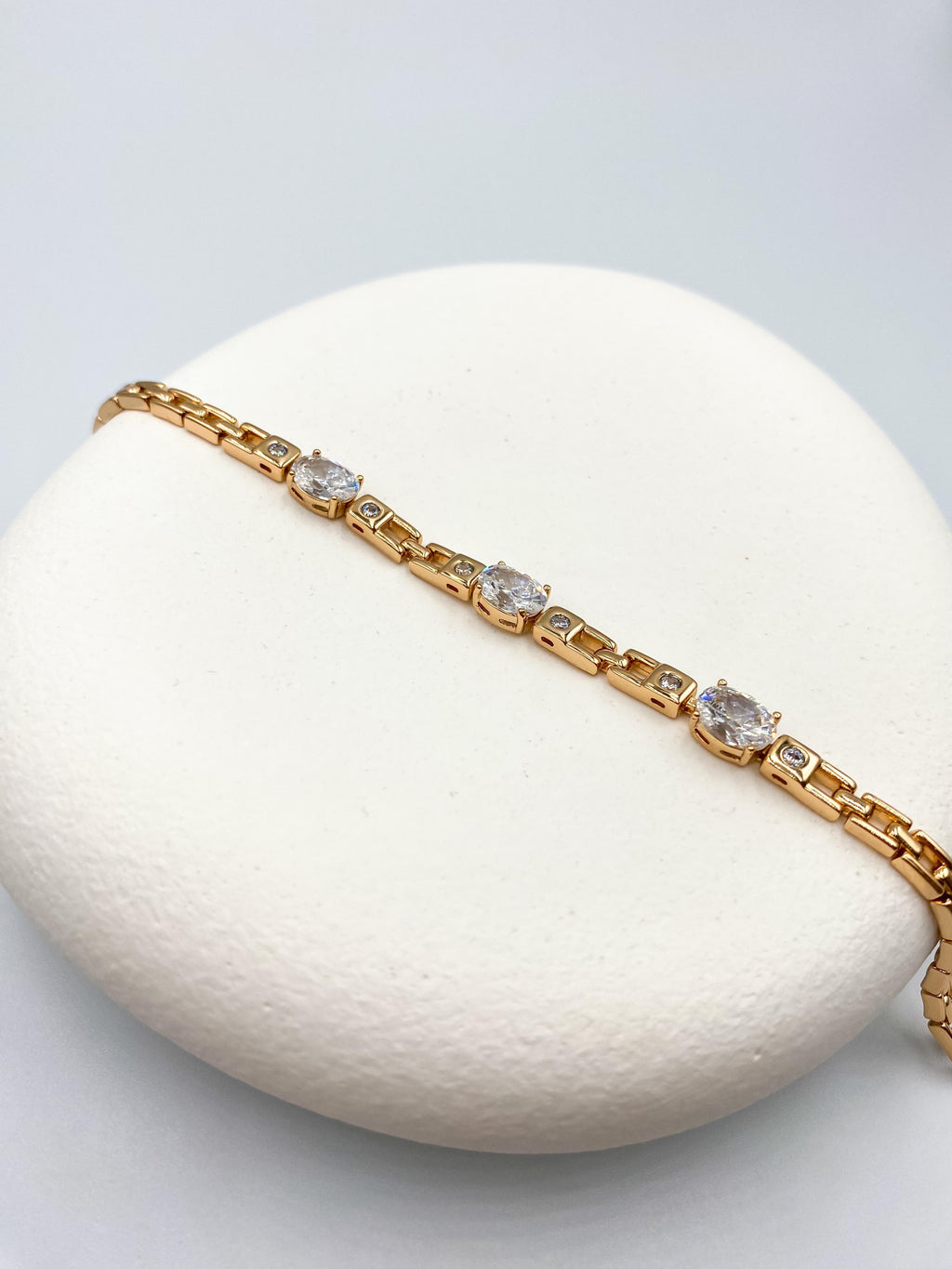 Oval Taş Detaylı Modern Çelik Bileklik