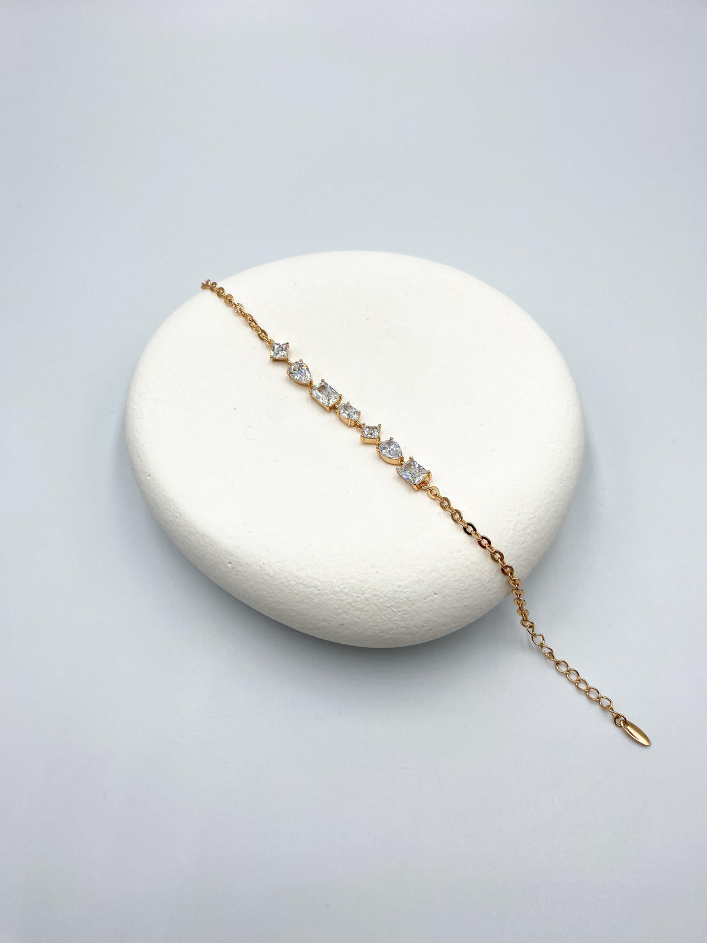 Karışık Kesim Taşlı Ayarlanabilir Zarif Bileklik