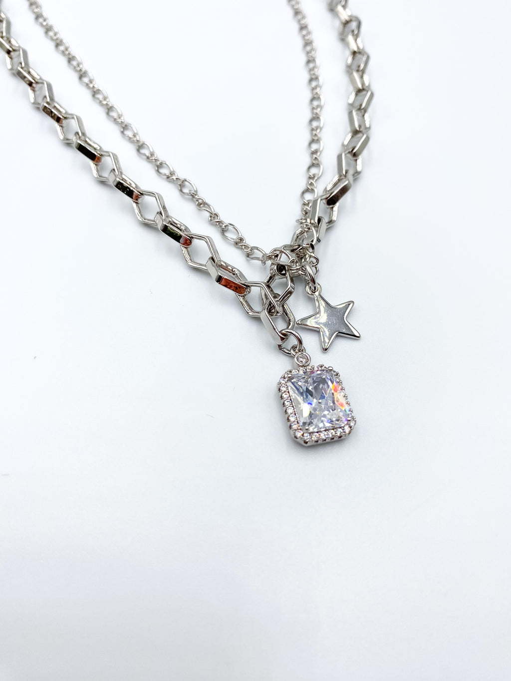 Yıldızlı Taşlı Gümüş Renk Çelik Kolye