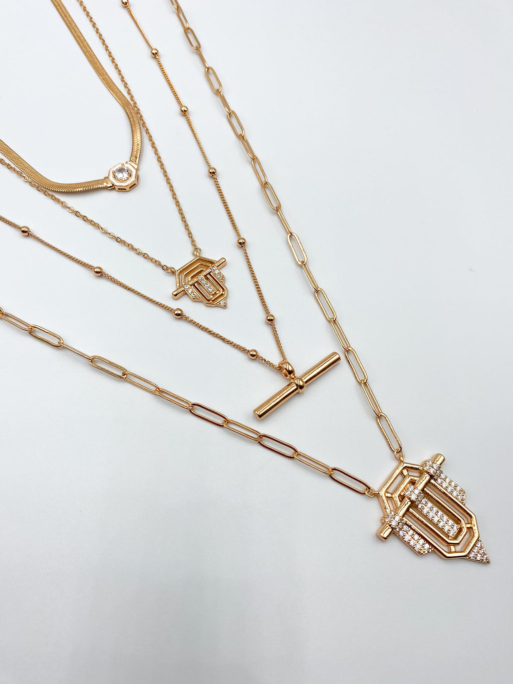 İşlemeli Taş Detaylı Serenay Kolye