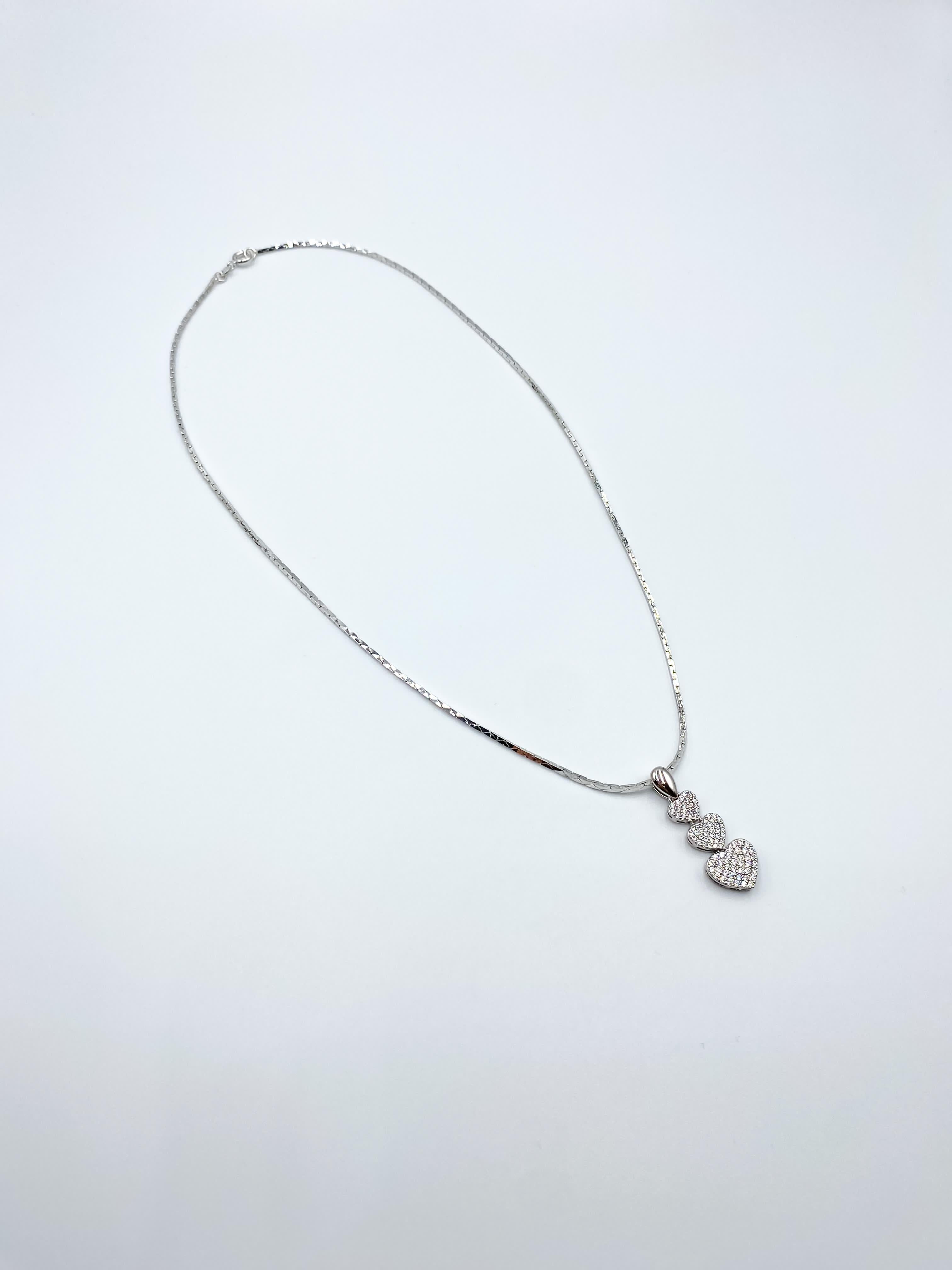 Üç Kalp Taşlı Gümüş Renk Çelik Kolye