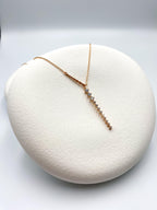 İnce Taşlı Sallantılı Kolye