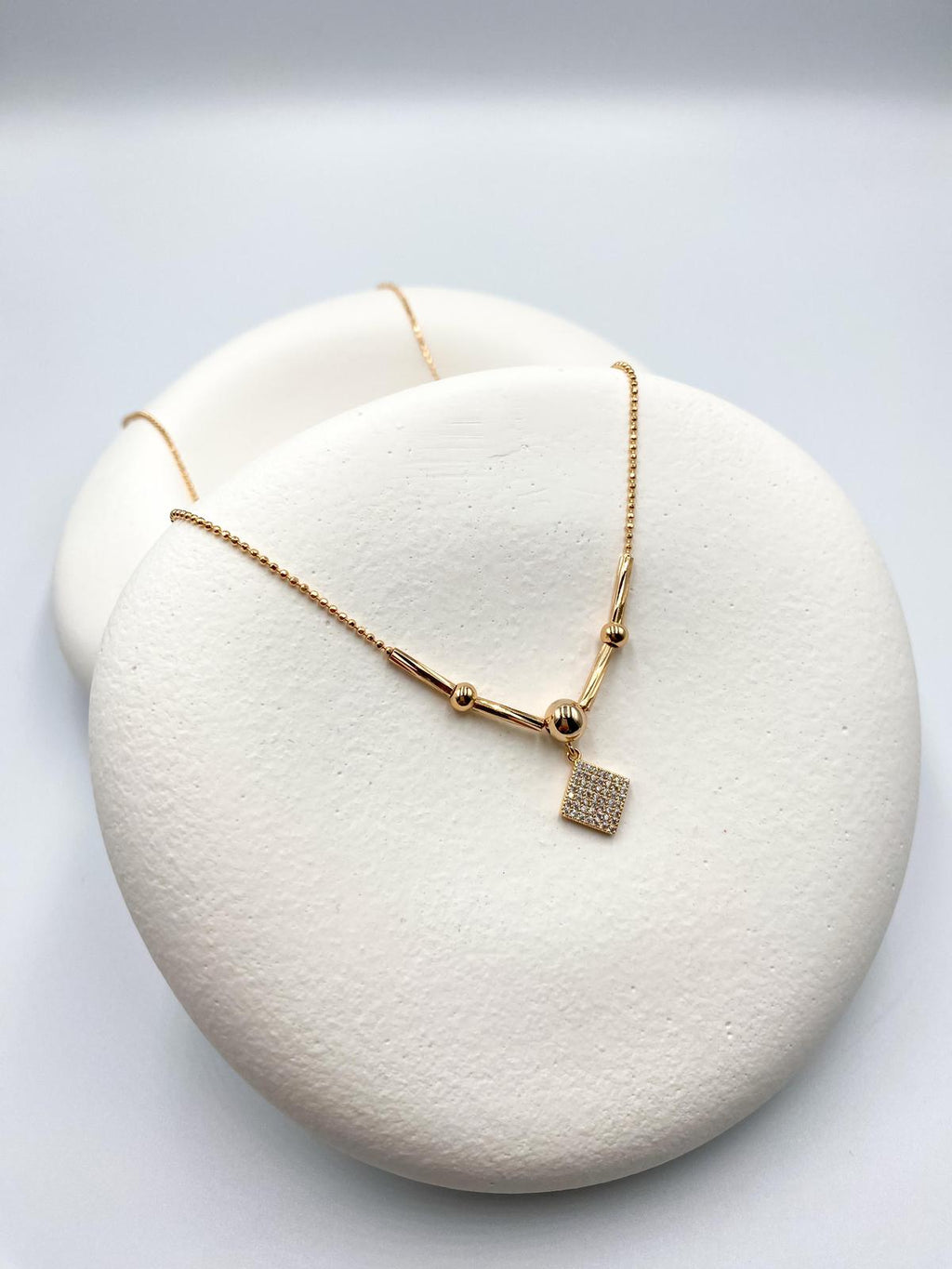 Işıltılı Kare Kesim Kolye