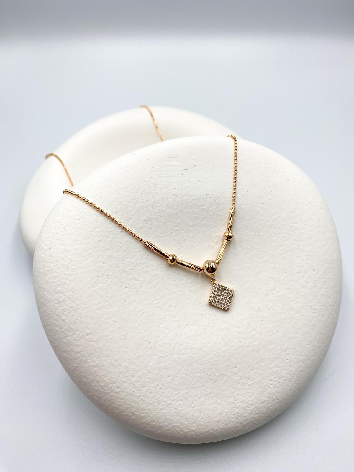 Işıltılı Kare Kesim Kolye