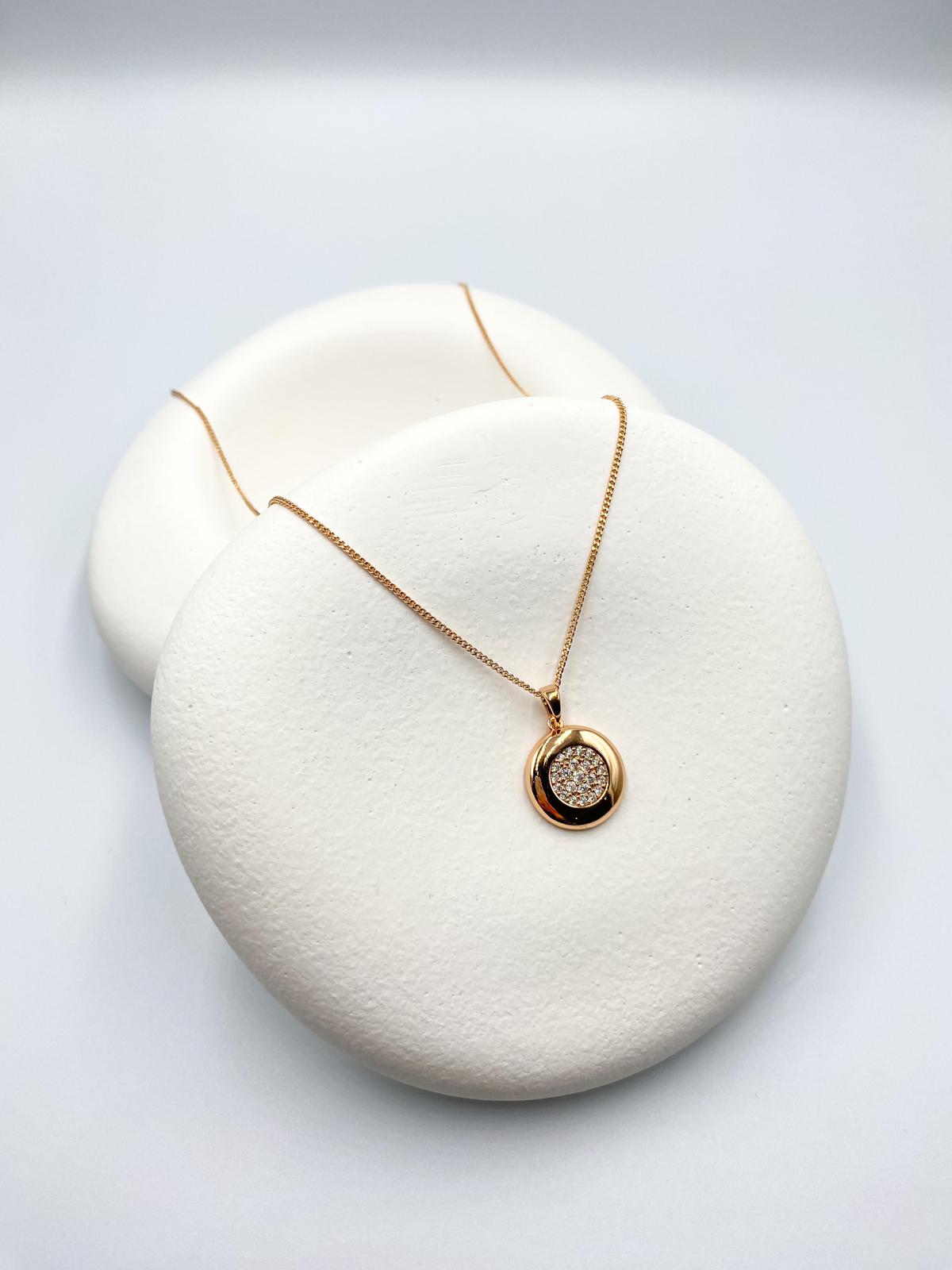 Yuvarlak Taşlı Madalyon Kolye