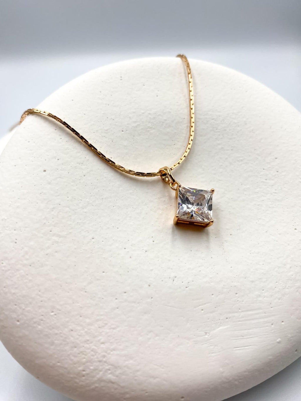 Kare Kesim Tek Taş Kolye