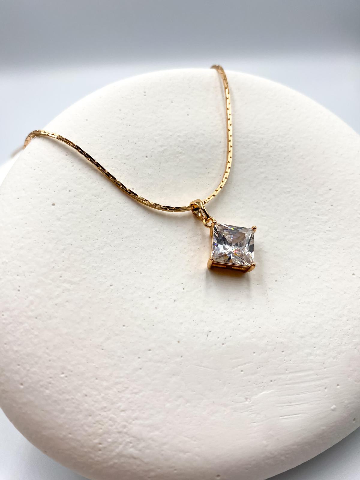 Kare Kesim Tek Taş Kolye