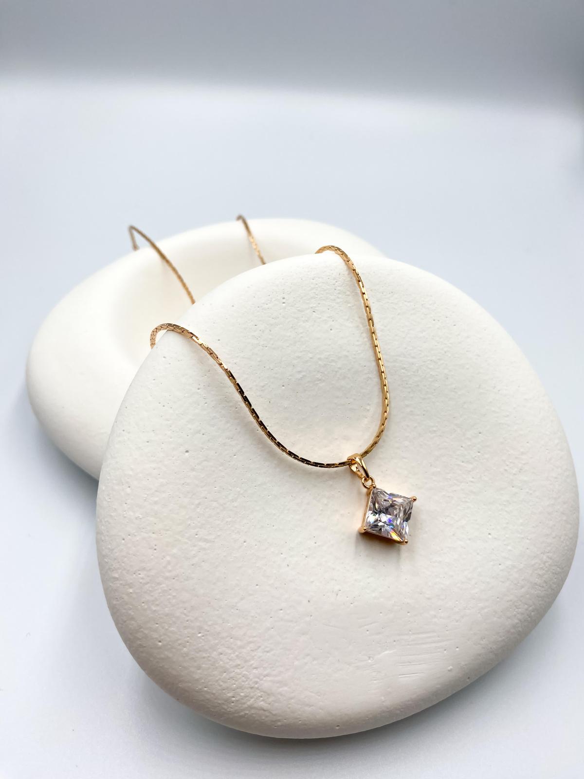 Kare Kesim Tek Taş Kolye