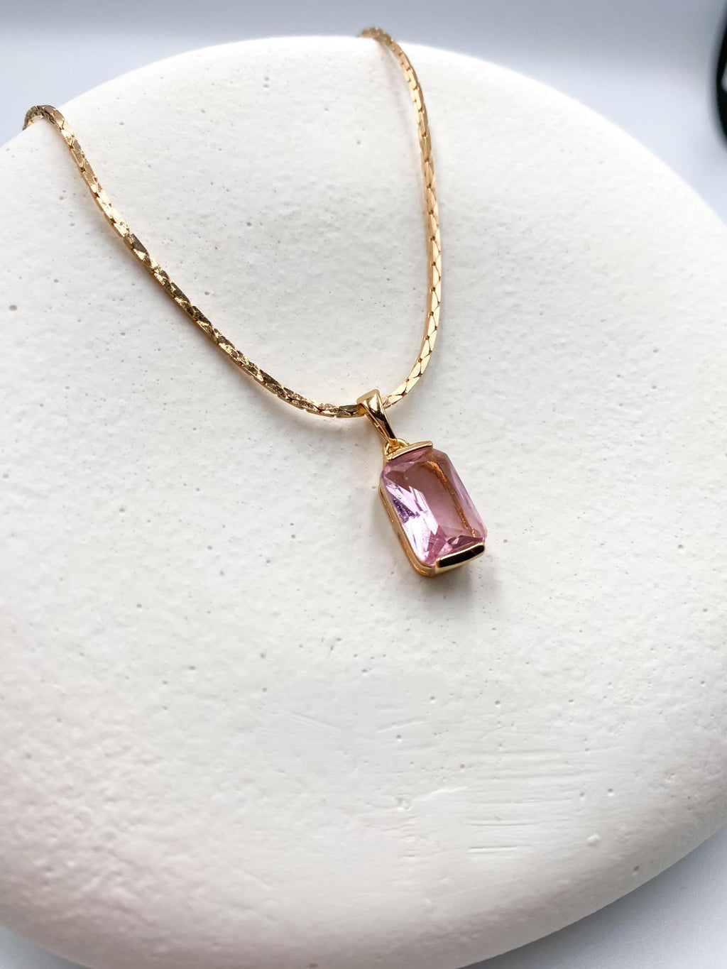 Dikdörtgen Pembe Zarif Taş Kolye
