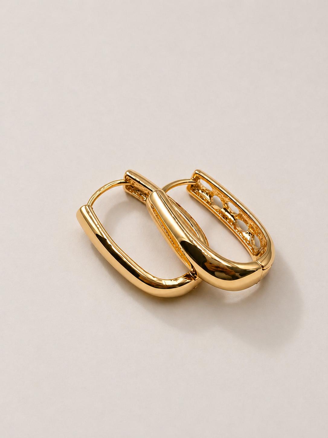 Oval Çift Taraflı Delikli Halka Küpe - 18K