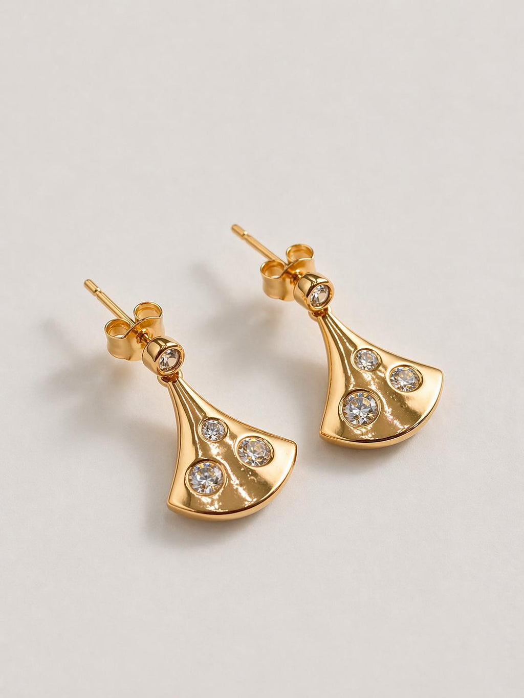 Taş Detaylı Yelpaze Küpe - 18K