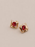 Kırmızı Taşlı Modern Küpe - 18K