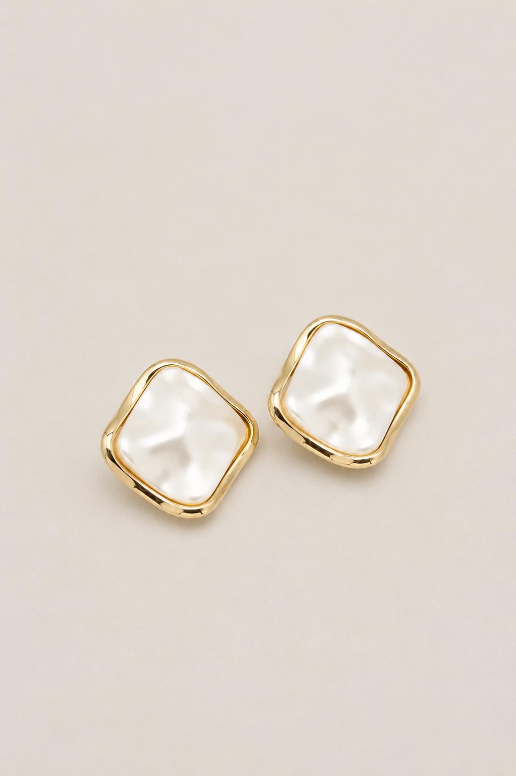 Sedefli Minimalist Beyaz Küpe - 14K