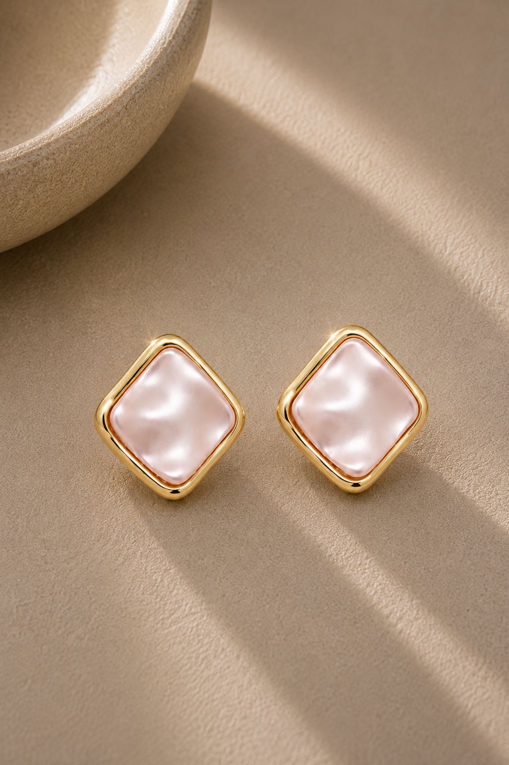 Sedefli Minimalist Pembe Küpe - 14K