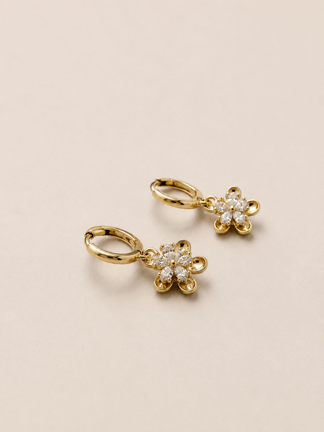 Minik Çiçek Küpe - 18K