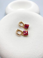 Koyu Pembe Kare Taşlı Küpe